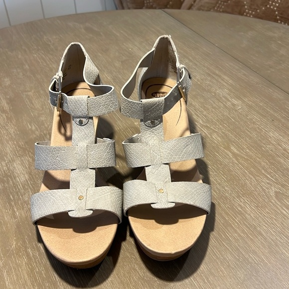 Dr. Scholls Light Gray Wedges​ - Picture 2 of 5